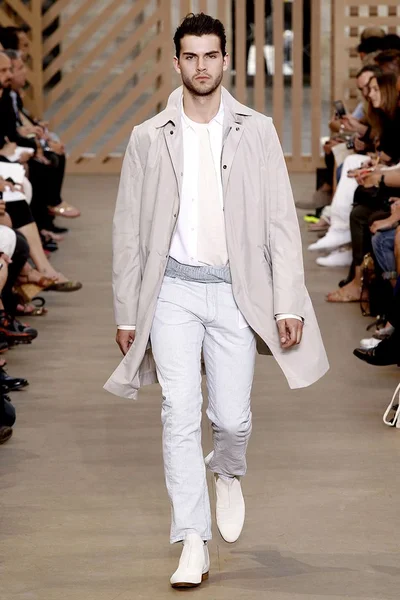 Look 14
